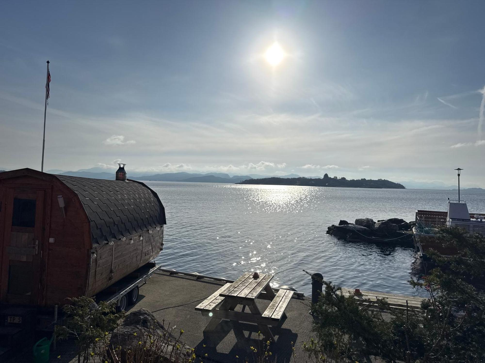 Sjoberg Hotell Og Ferie Leiligheter Osthusvik Exterior photo